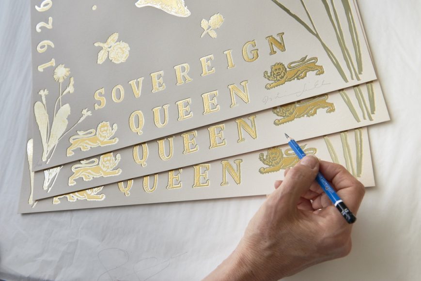 "Sovereign Queen". Signing the edition